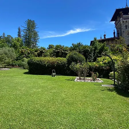 Life Is Good - Front In *